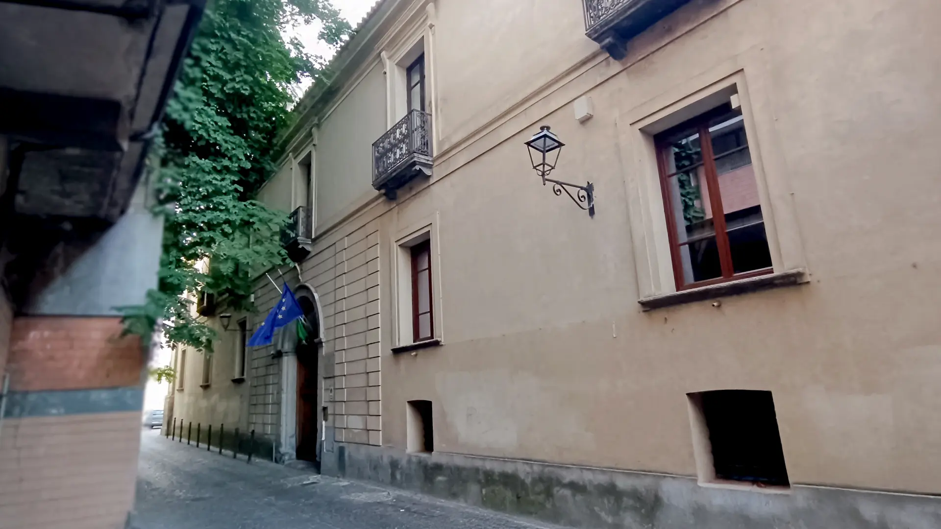 Palazzo Alemanni: Il Teatro dei Sogni Aristocratici