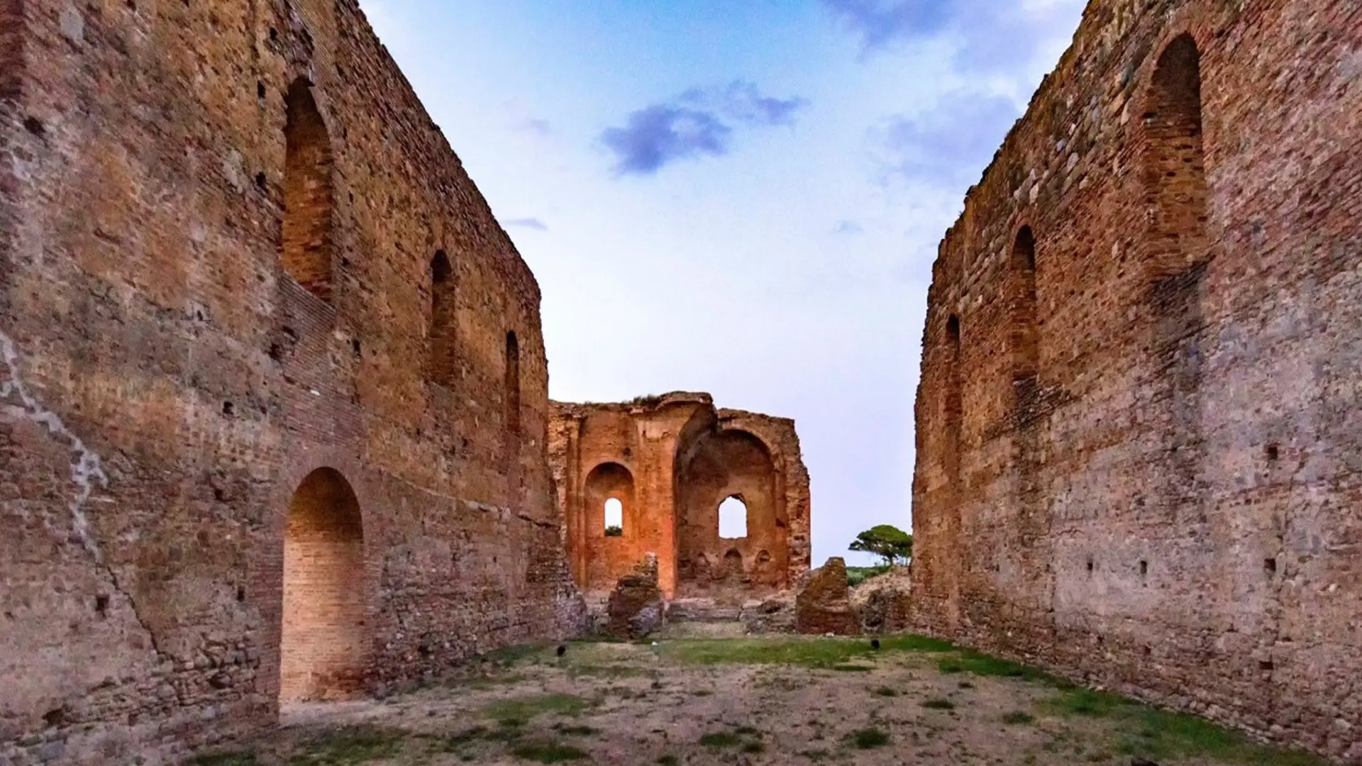 Museo Archeologico Nazionale di Scolacium: Un Viaggio di Tremila Anni tra Mare e Ulivi