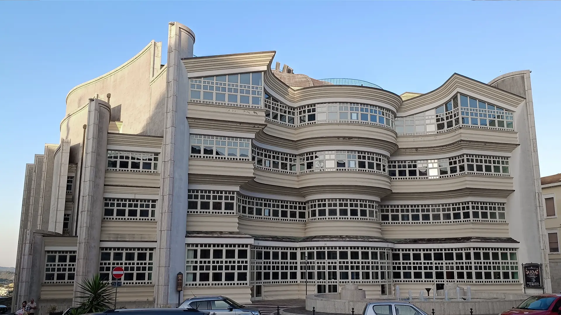 Teatro Politeama Mario Foglietti: dove l’architettura diventa musica